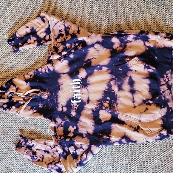 ✨️3/30 sweaters✨️ - Picture 2 of 3